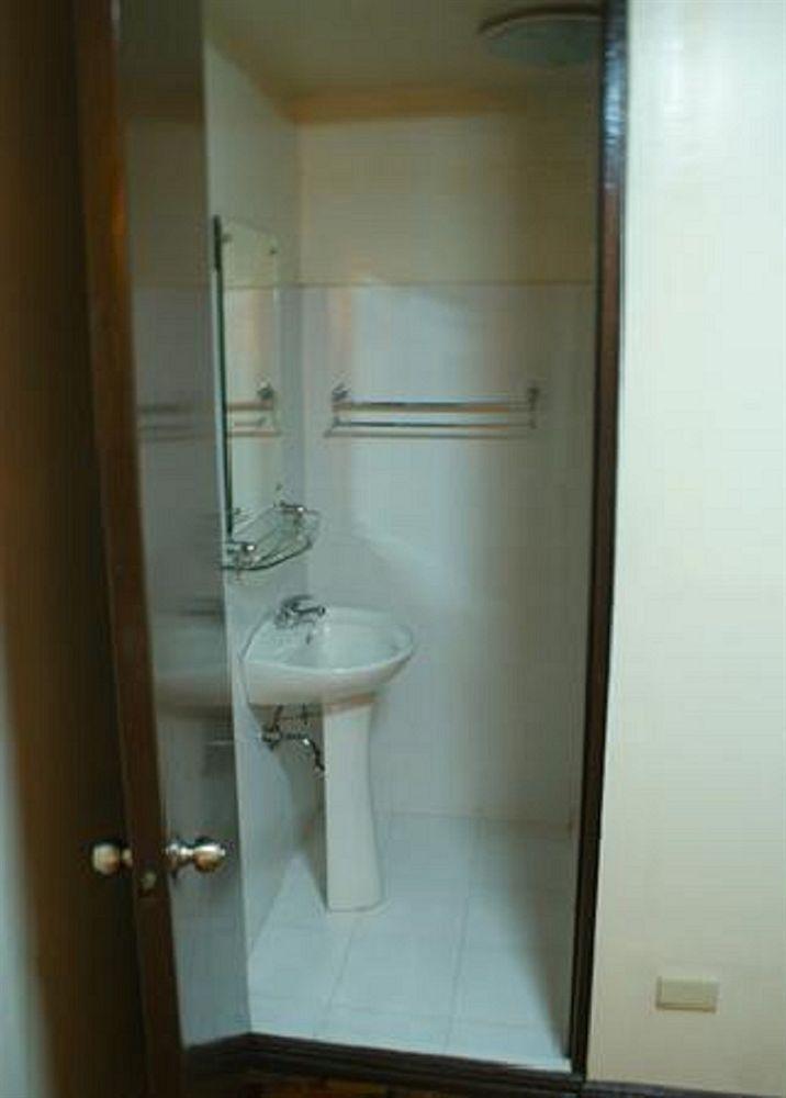 El Rico Suite Makati By Reddoorz Makati City Екстериор снимка